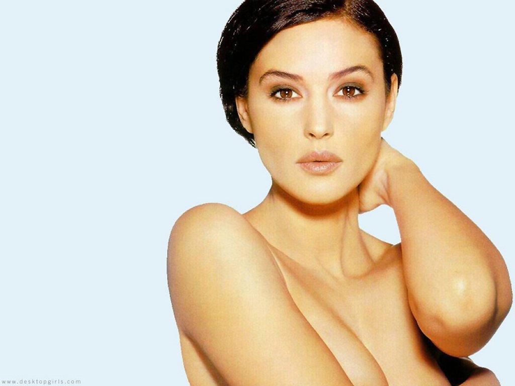 Monica Bellucci nue